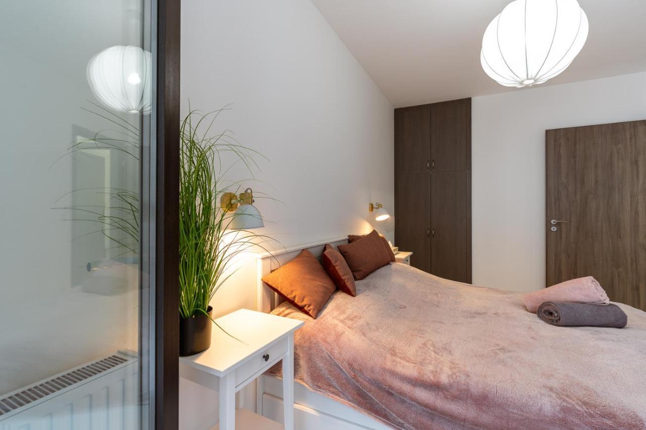 Modern & Newly Built Apartment With Private Garage Boedapest Buitenkant foto