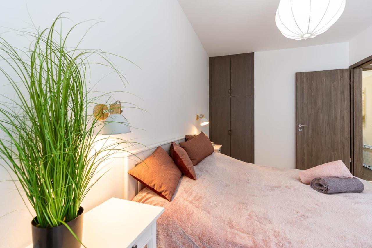 Modern & Newly Built Apartment With Private Garage Boedapest Buitenkant foto