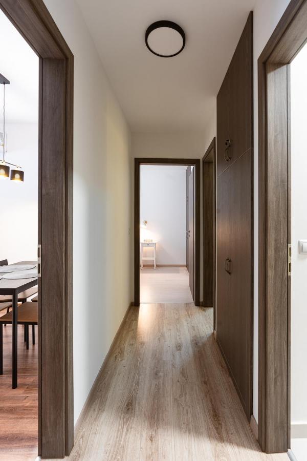 Modern & Newly Built Apartment With Private Garage Boedapest Buitenkant foto