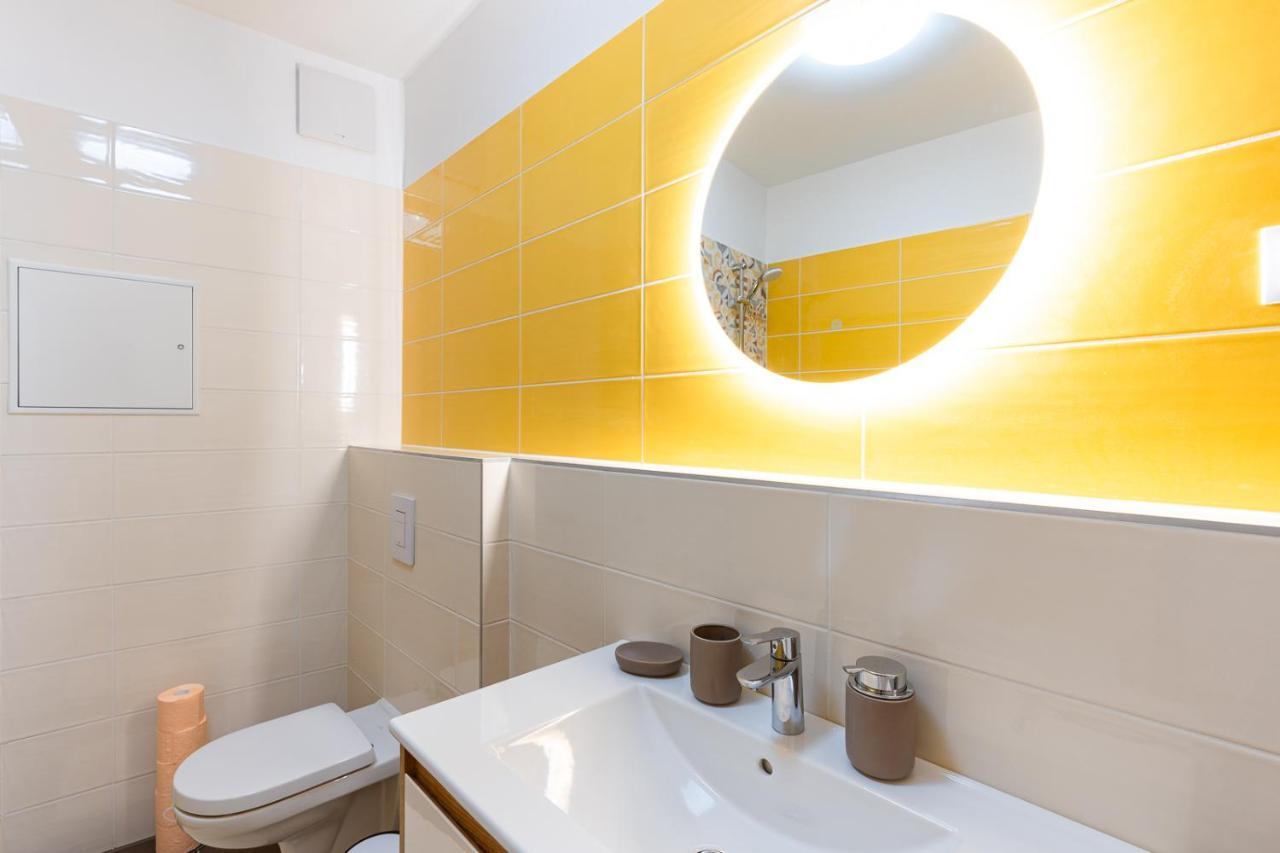 Modern & Newly Built Apartment With Private Garage Boedapest Buitenkant foto