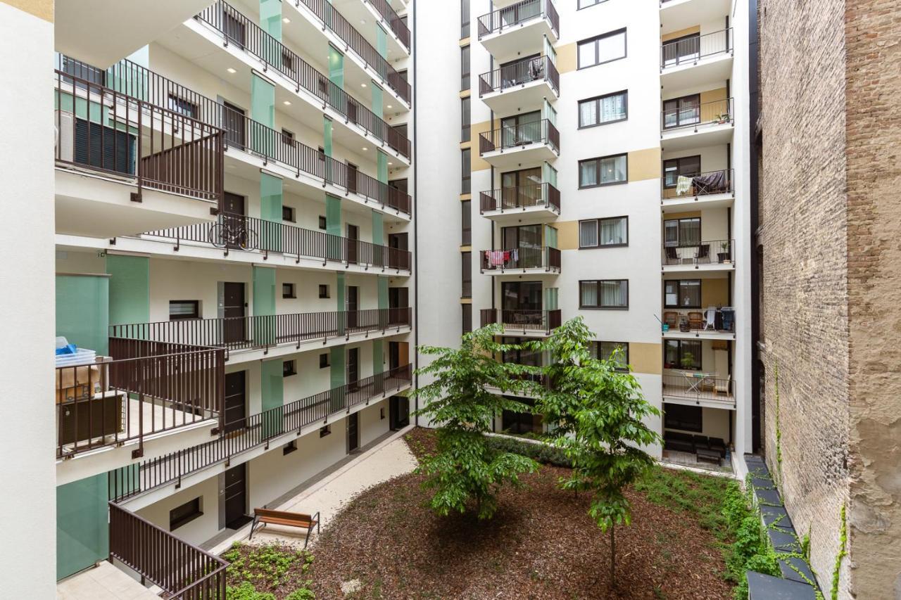 Modern & Newly Built Apartment With Private Garage Boedapest Buitenkant foto