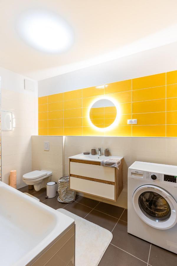 Modern & Newly Built Apartment With Private Garage Boedapest Buitenkant foto