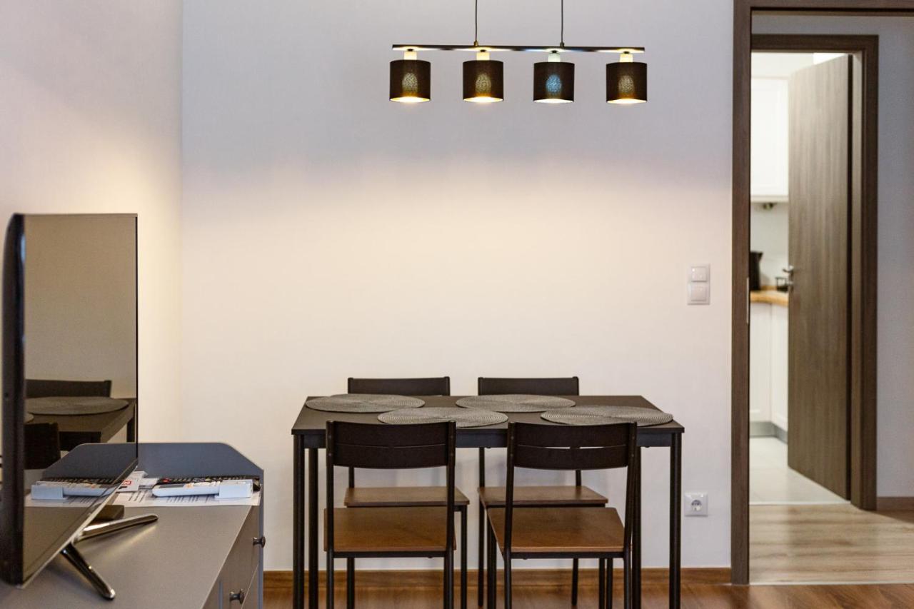 Modern & Newly Built Apartment With Private Garage Boedapest Buitenkant foto
